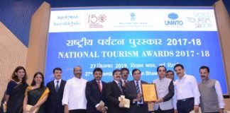 Vice President of India Shri M. Venkaiah Naidu presents the National Tourism Awards 2017-18 on World Tourism Day in New Delhi travelspan