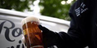 London ‘pub-on-wheels’ pulls pints on people’s doorsteps