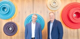 American Airlines names Robert Isom to replace retiring CEO Doug Parker