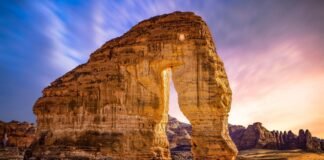 From Edge of the World to the Red Sea: Saudi’s Most Instagramable Spots for Indian Travelers